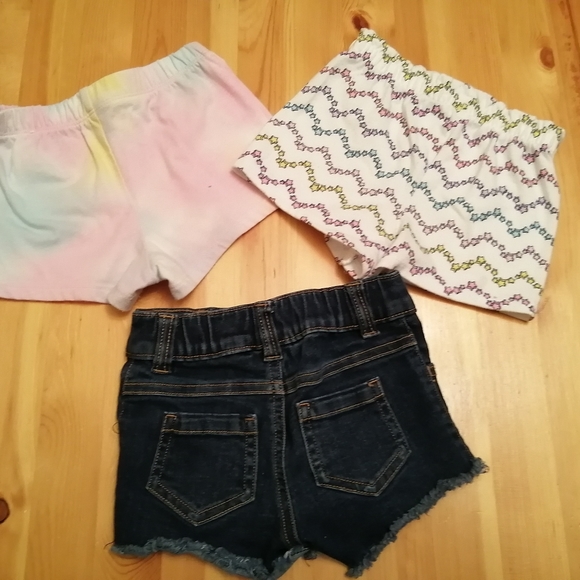 Girls shorts. 24m - T2 - Picture 2 of 2